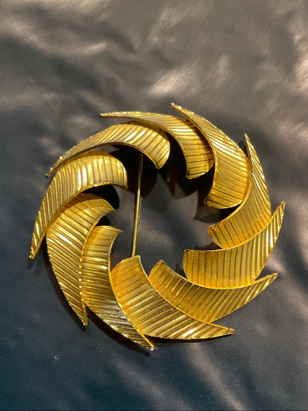 Gold-Tone Textured Leaf Circle Brooch